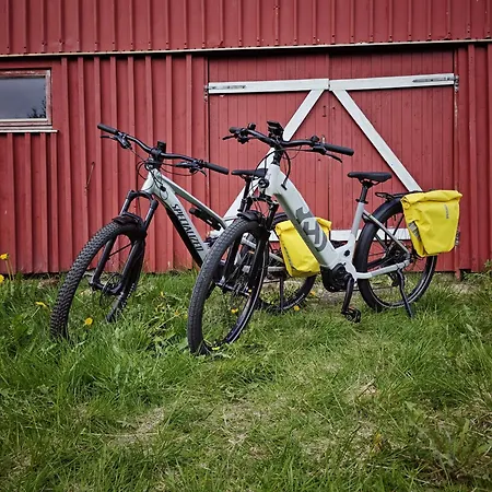 2 And A Barn Leknes
